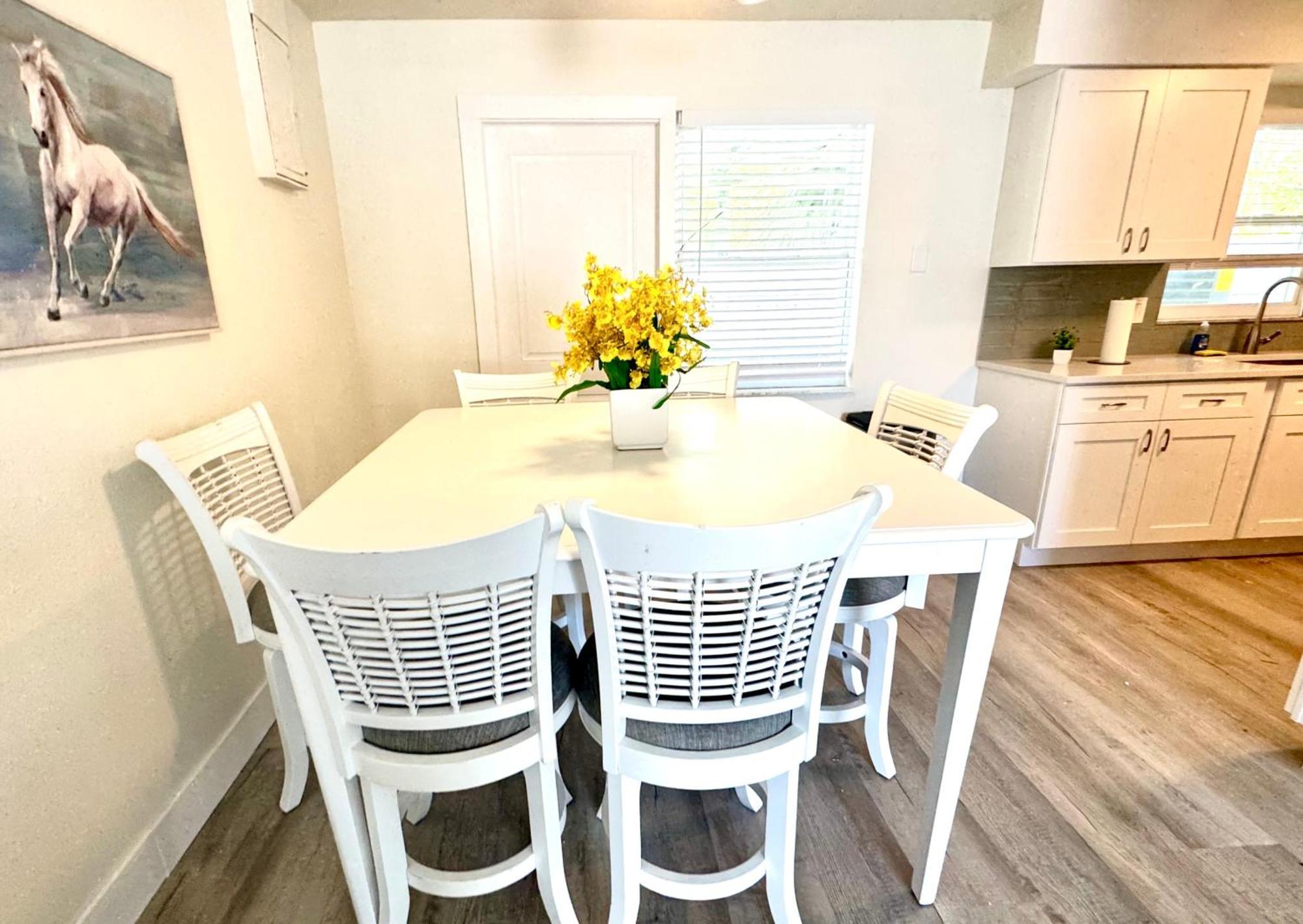 Sunny Shores Retreat 3 Apartment