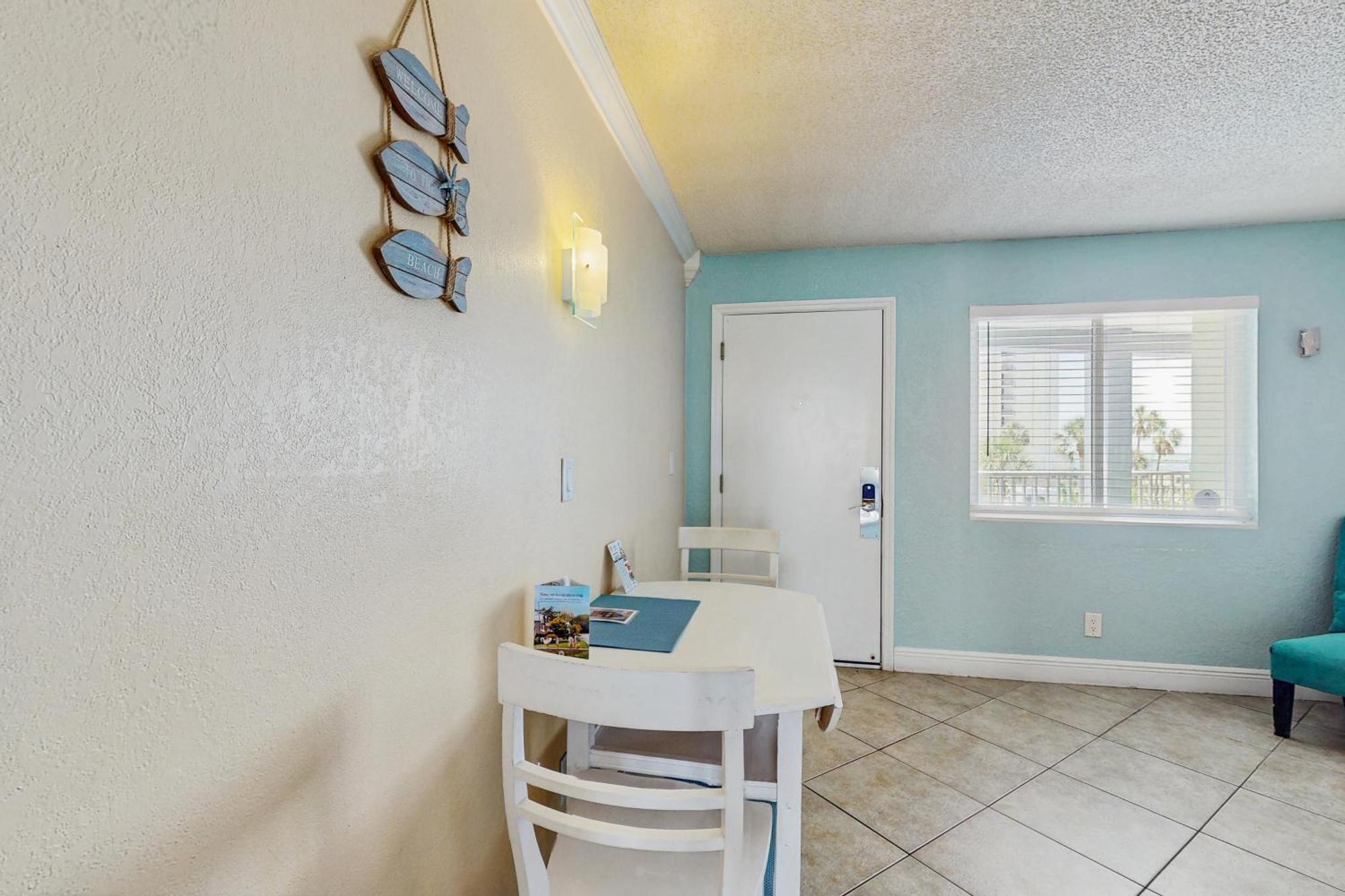 Pelican Pointe Apartment *
