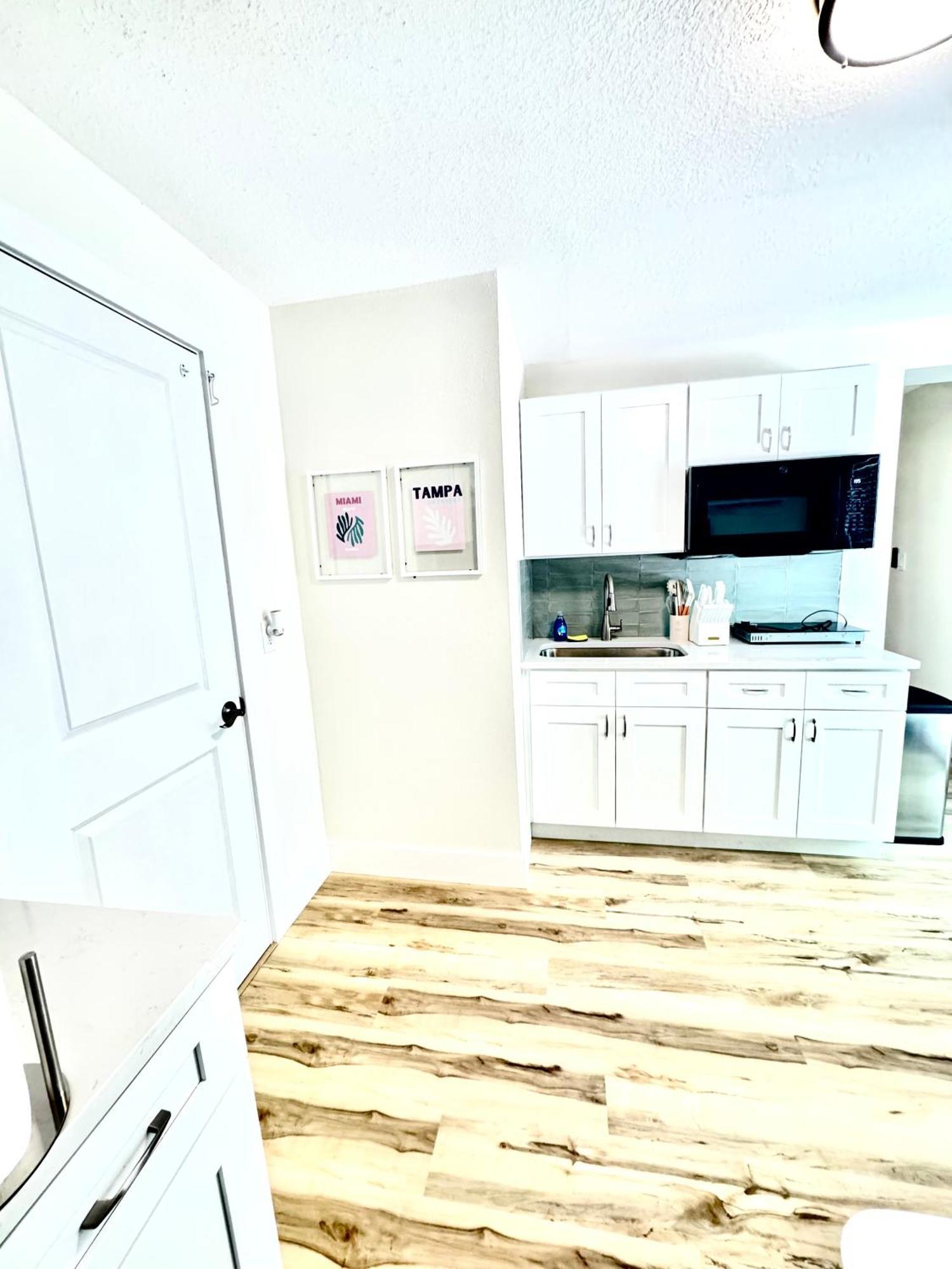 Sandy Sunset A 1 Bed Open Sleeping Area Apartment