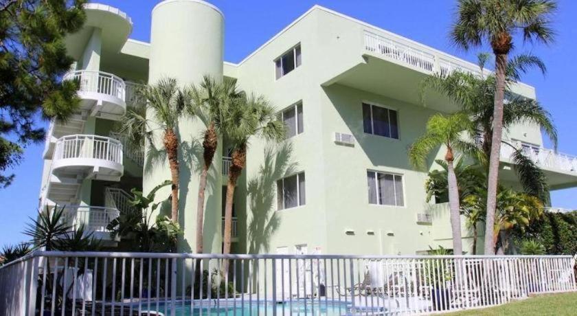 Chart House And Marina Motel
