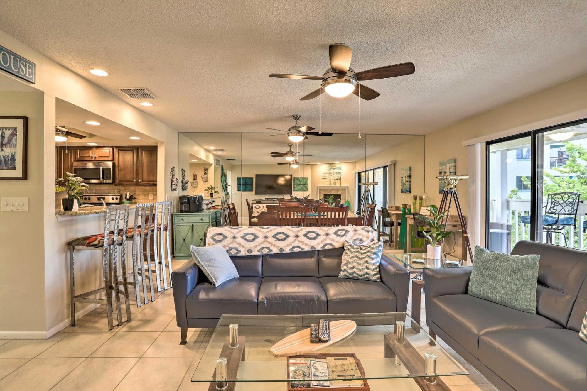 Sea La Vie Sunny Indian Rocks Condo! Apartment