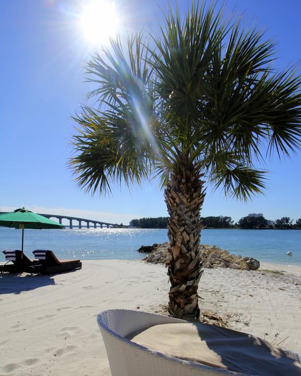 Dreamview Beachfront & Hotel