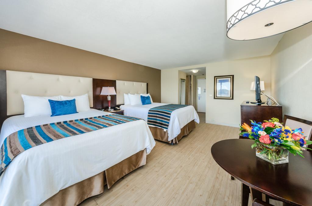 Dreamview Beachfront & 3* Clearwater Beach