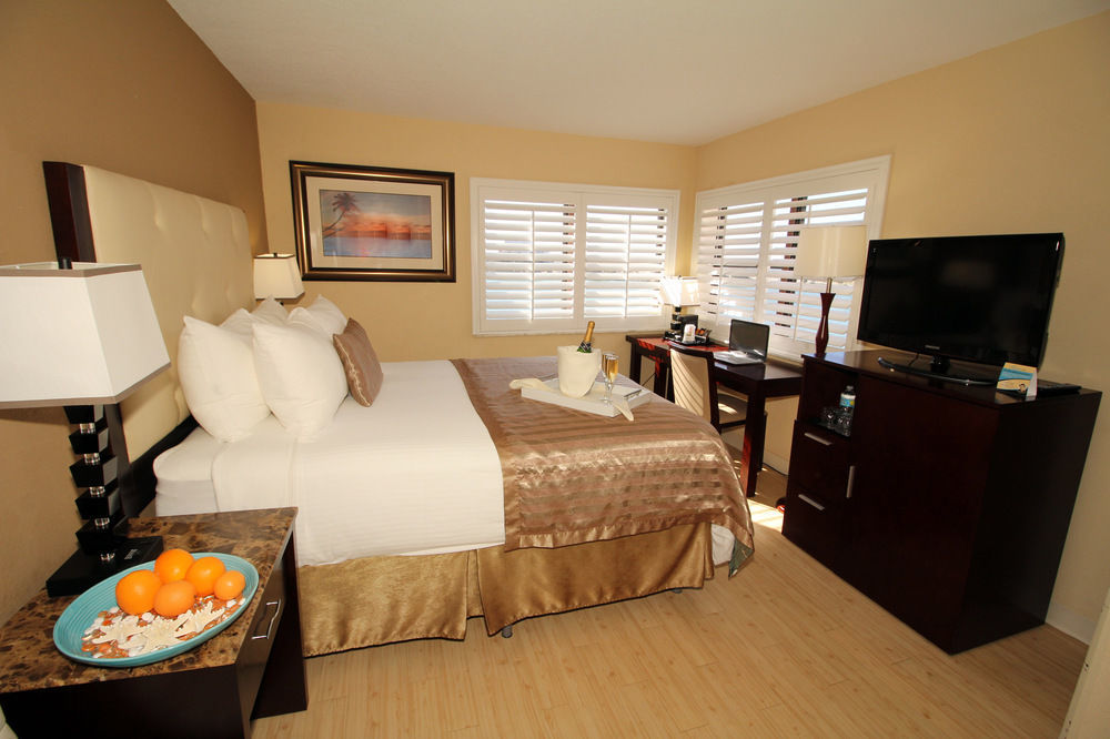Dreamview Beachfront & 3* Clearwater Beach
