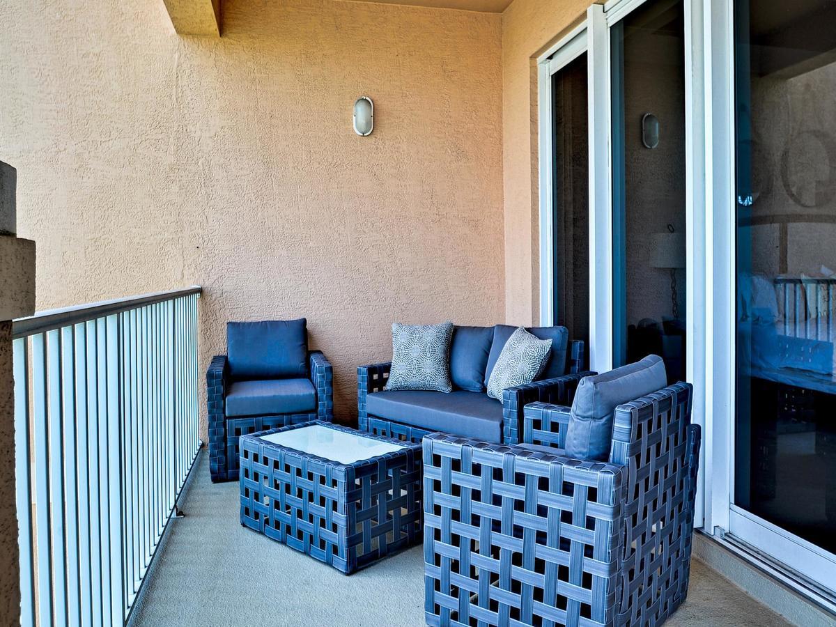 Harborview Grande 700 Waterfront *