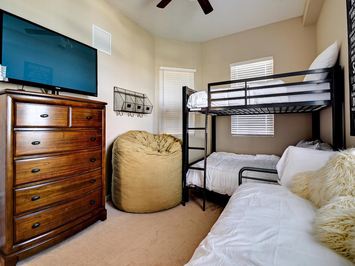 Harborview Grande 700 Waterfront *