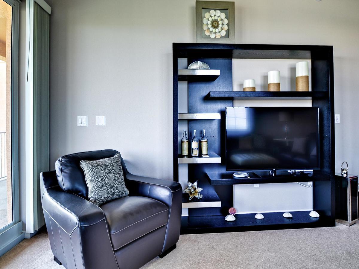 Harborview Grande 700 Waterfront Apartment
