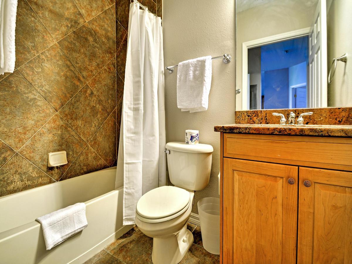 Harborview Grande 700 Waterfront Apartment *