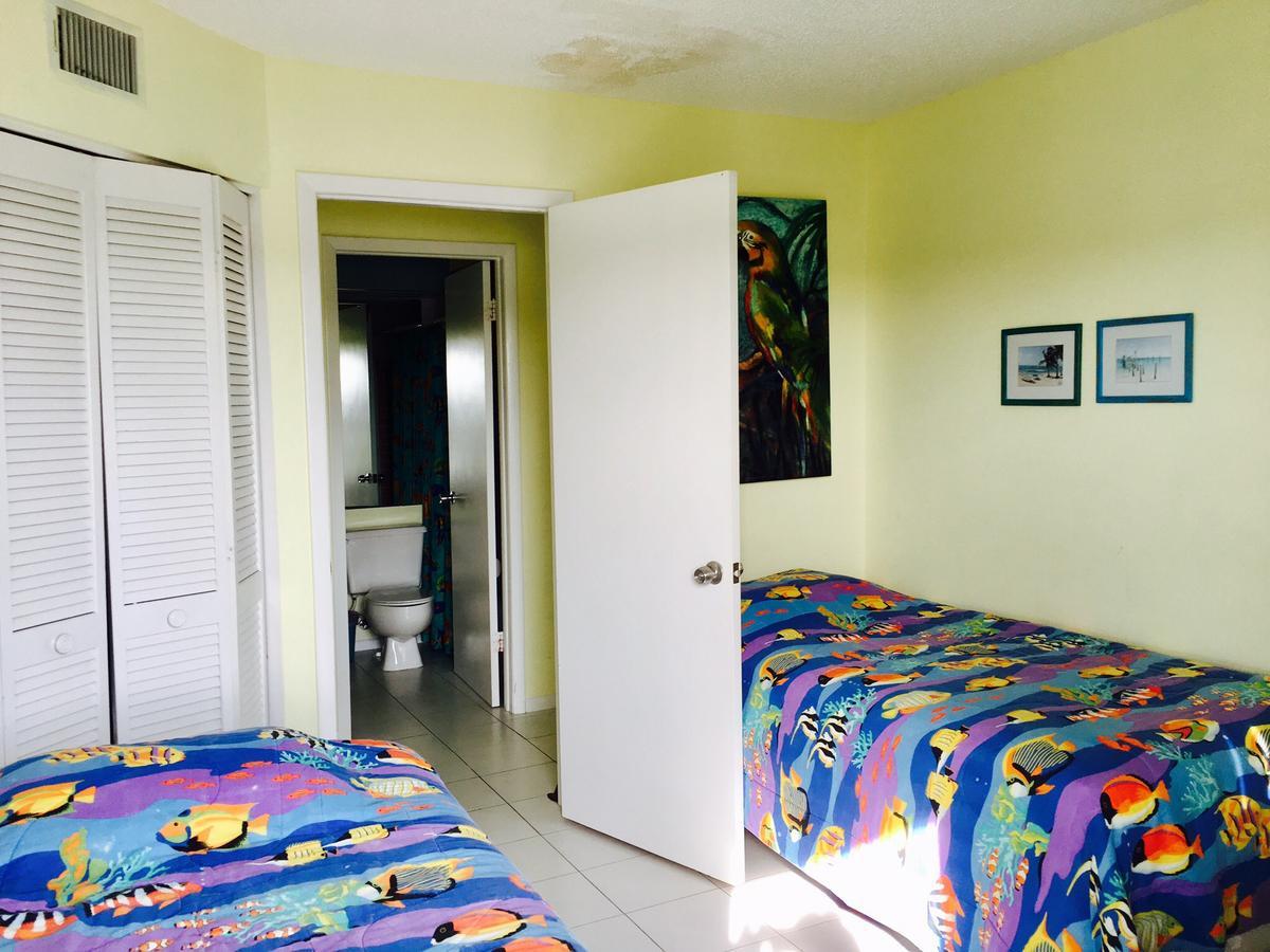 Joyce's Beachfront 3 *