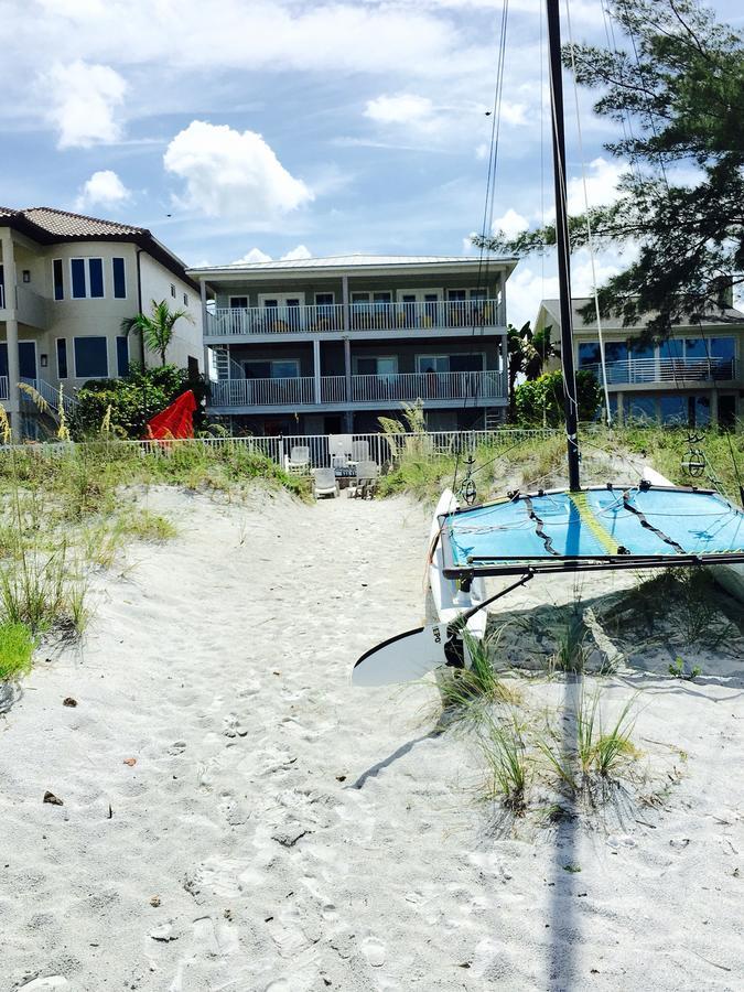 Joyce's Beachfront 3 * Clearwater Beach
