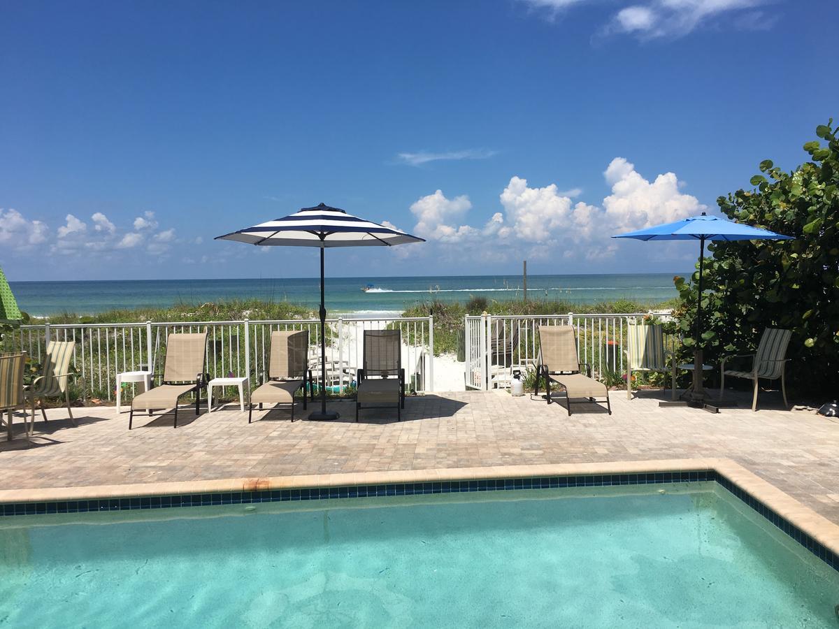 Joyce's Beachfront 3 *