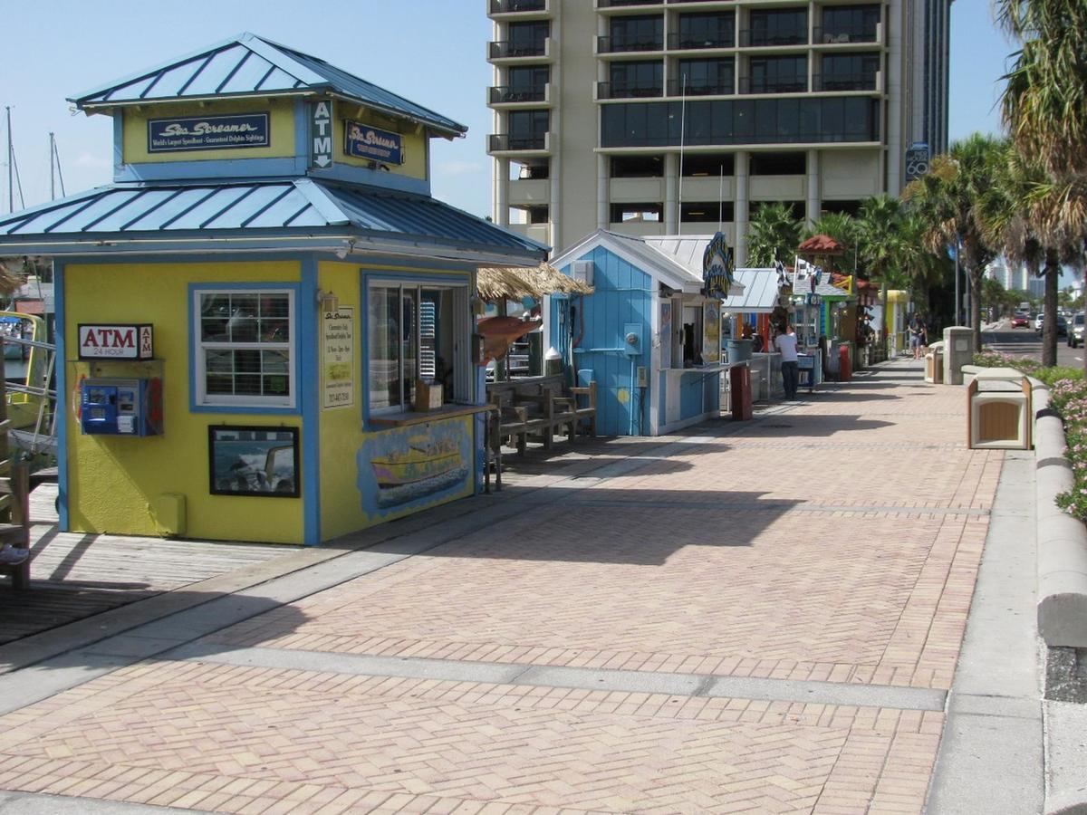 Bayside 18 *