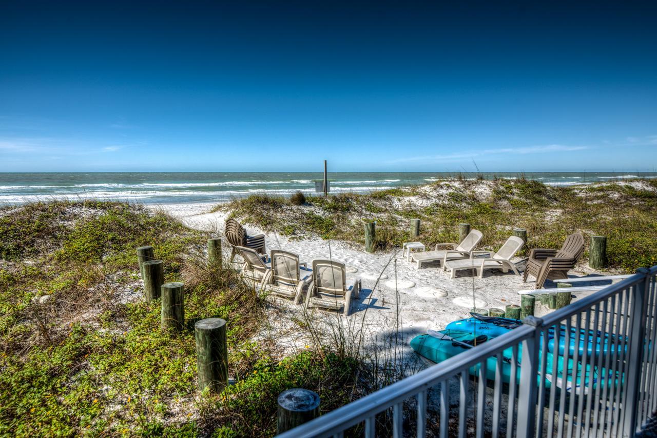 Joyce's Beachfront 3