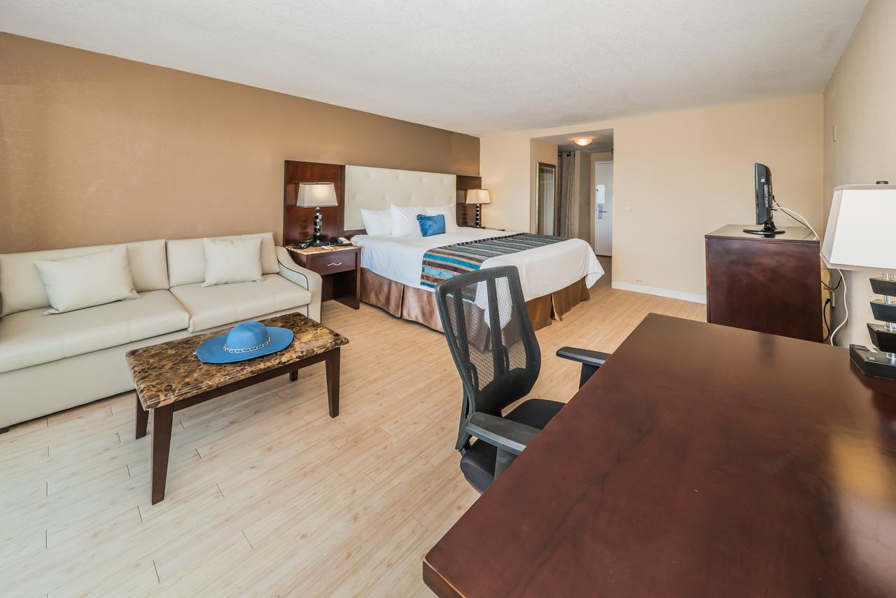 Dreamview Beachfront & 3* Clearwater Beach