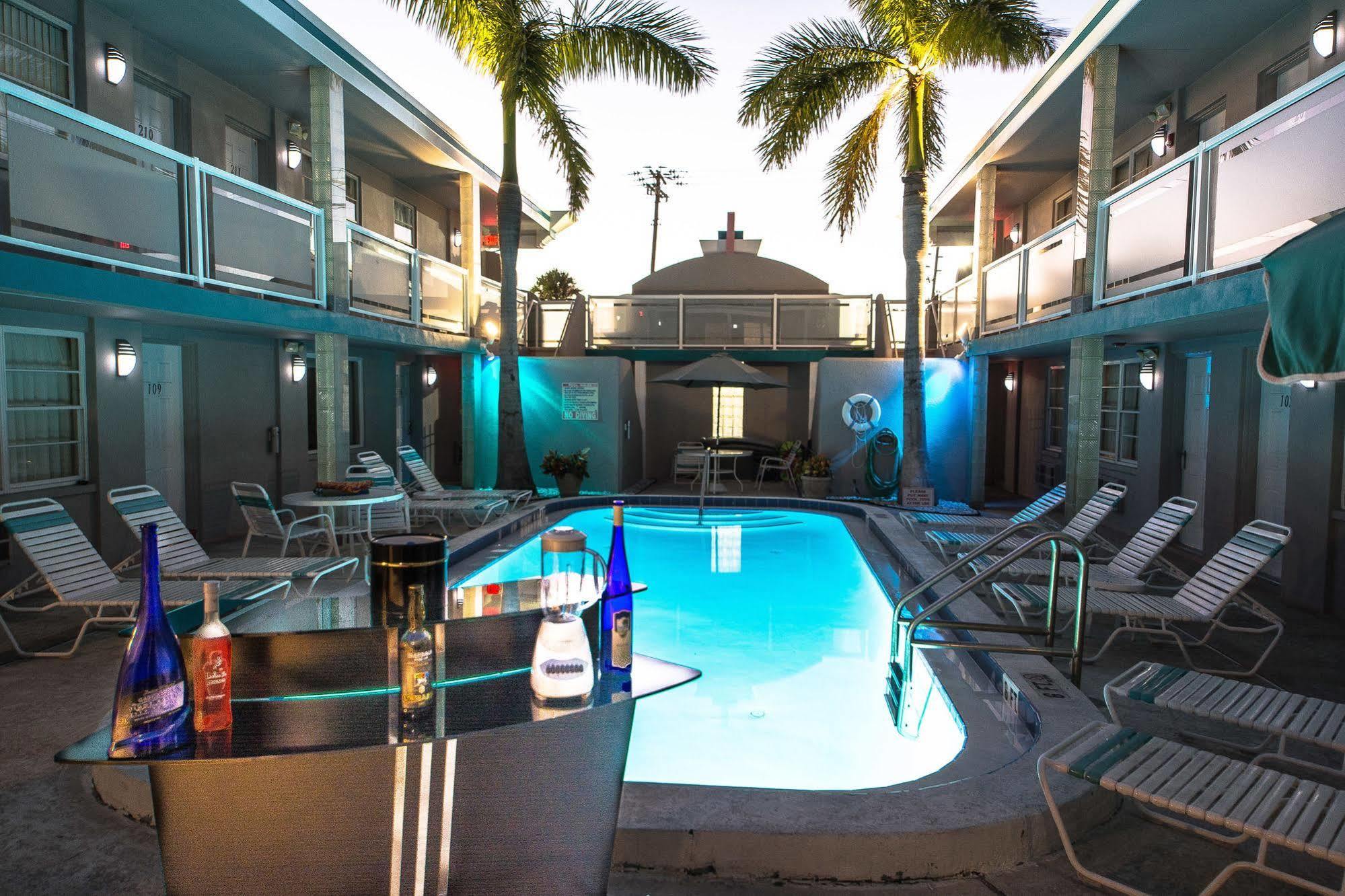 Camelot Hotel 3*