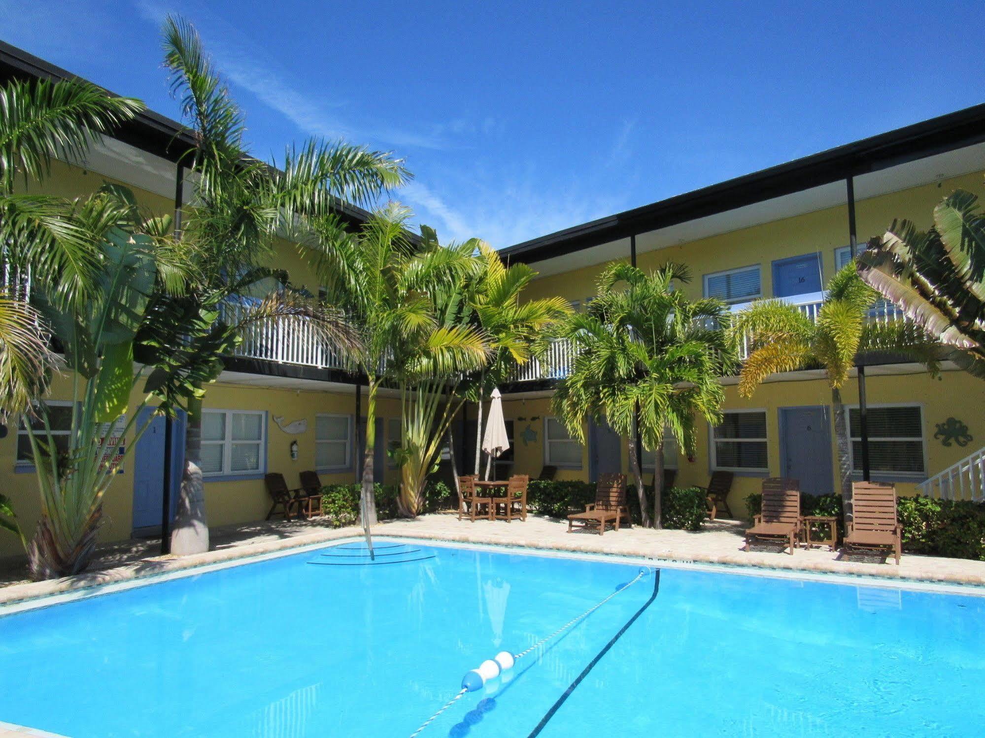 Surf N' 2* Clearwater Beach
