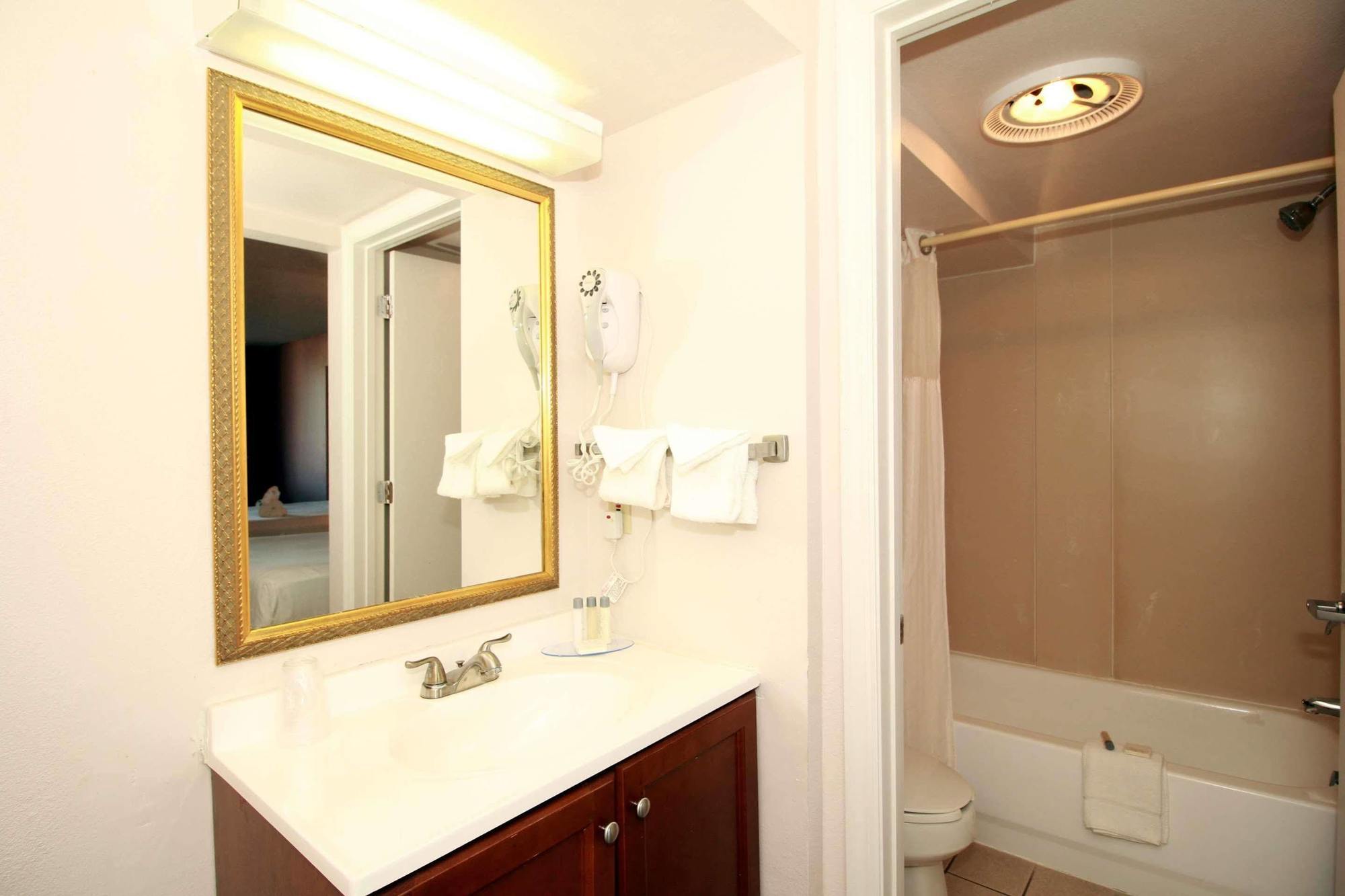 Hotel Magnuson Clearwater 2*