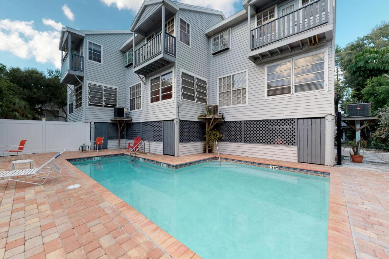 Oaks Landing 4 *