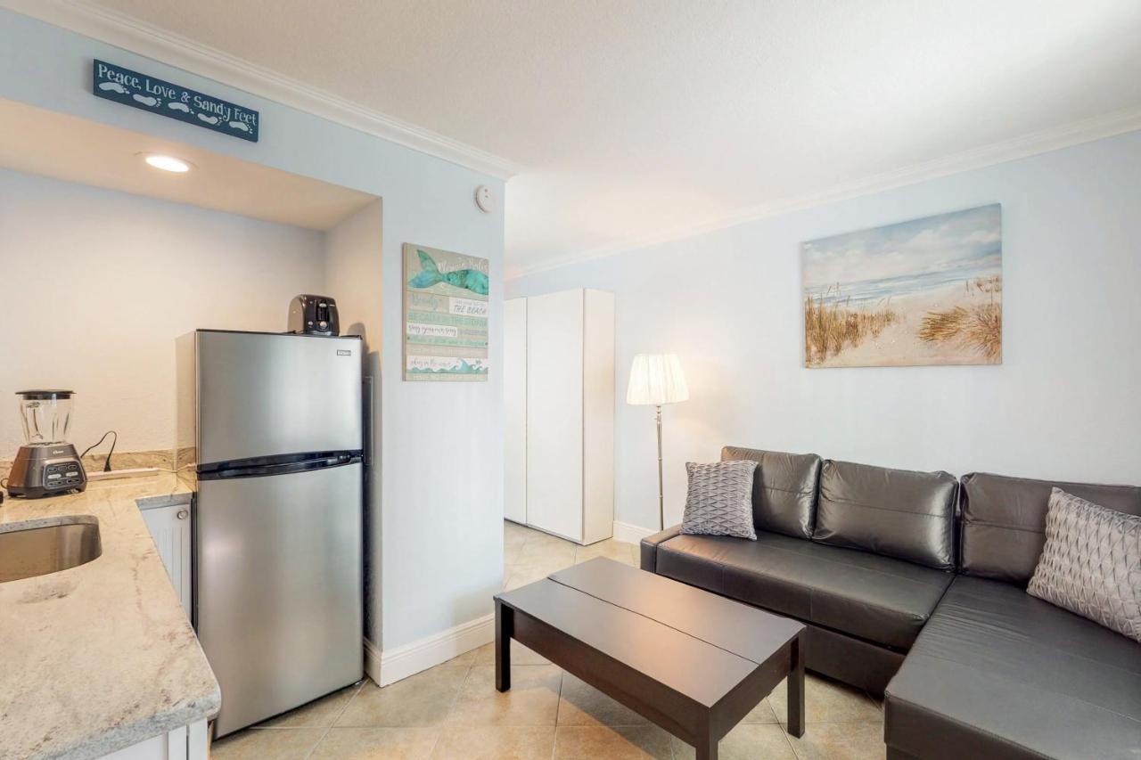 Pelican Pointe Apartment