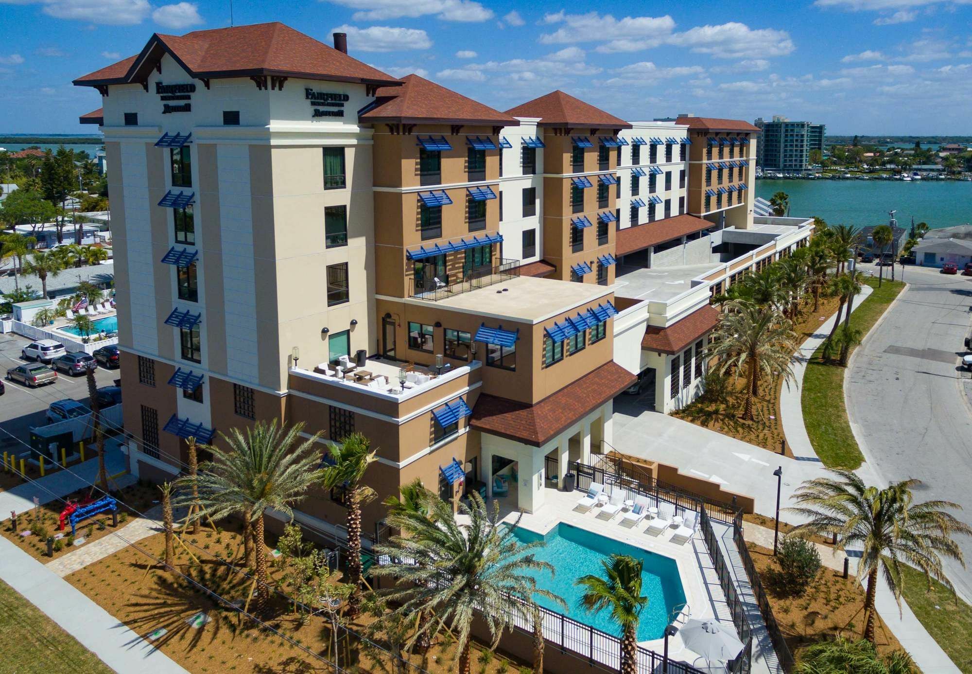 Hotel Fairfield & By Marriott Clearwater 3*