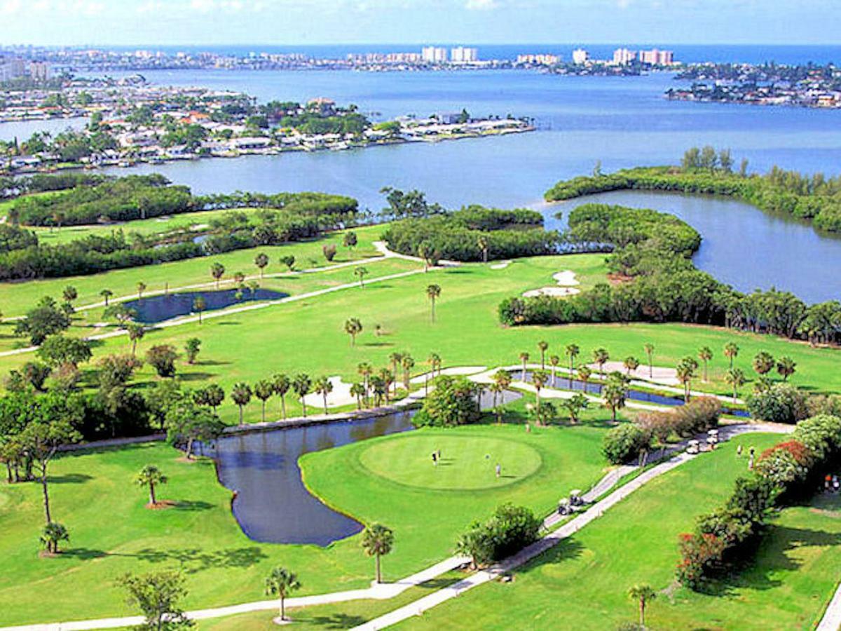 Luxury 5 Star Water Front 3 Beds 2 Bath Pool Hot-tub And Views