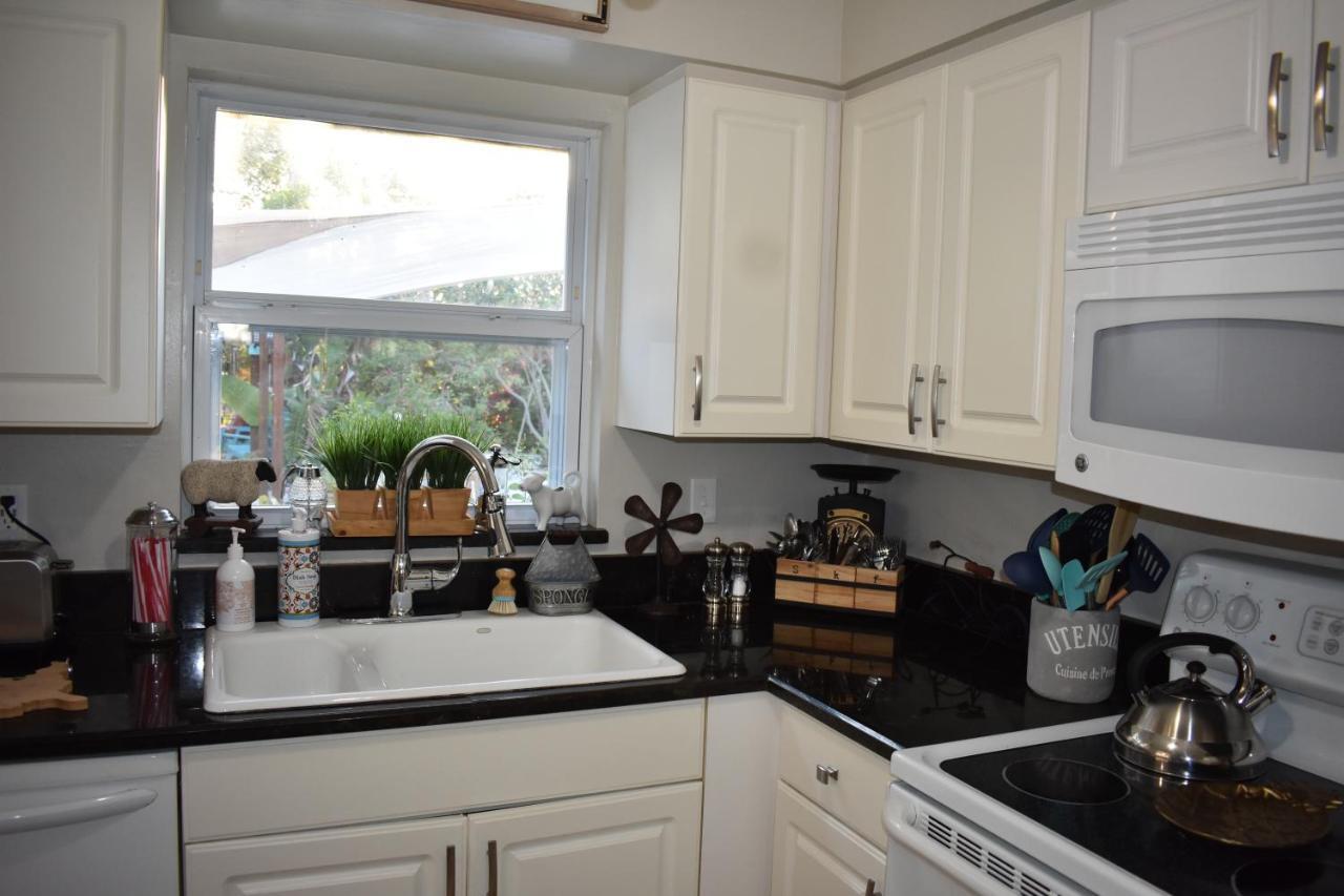 Bay Beach Bungalow *