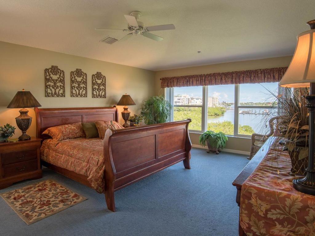 Gulf Retreat 2: Magnificent Water Views, Steps To Beach, None Cleaner, None Nicer!