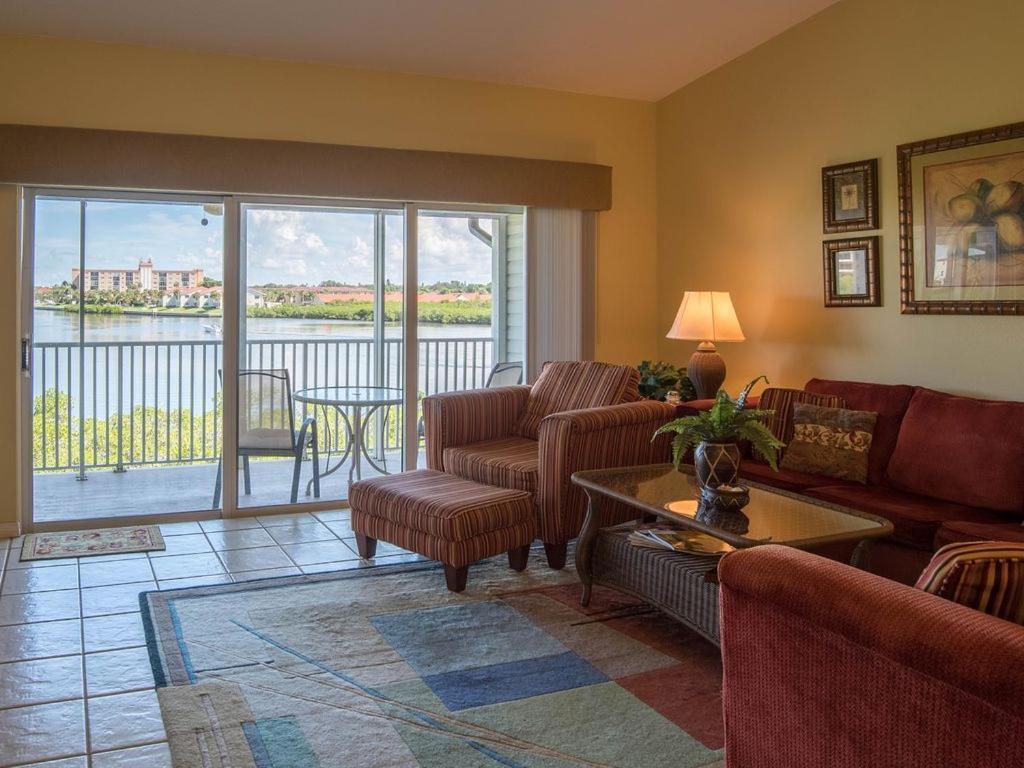 Gulf Retreat 2: Magnificent Water Views, Steps To Beach, None Cleaner, None Nicer! Clearwater Beach