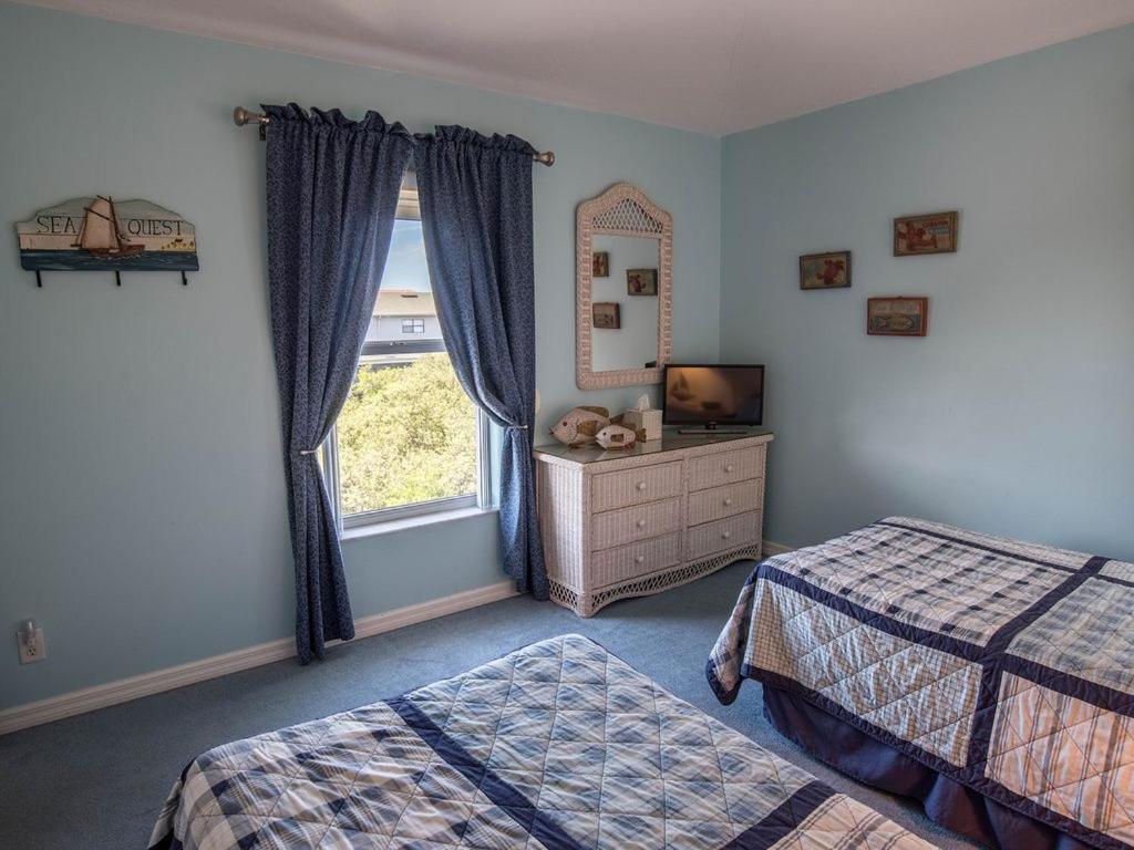 Gulf Retreat 2: Magnificent Water Views, Steps To Beach, None Cleaner, None Nicer! Apartment