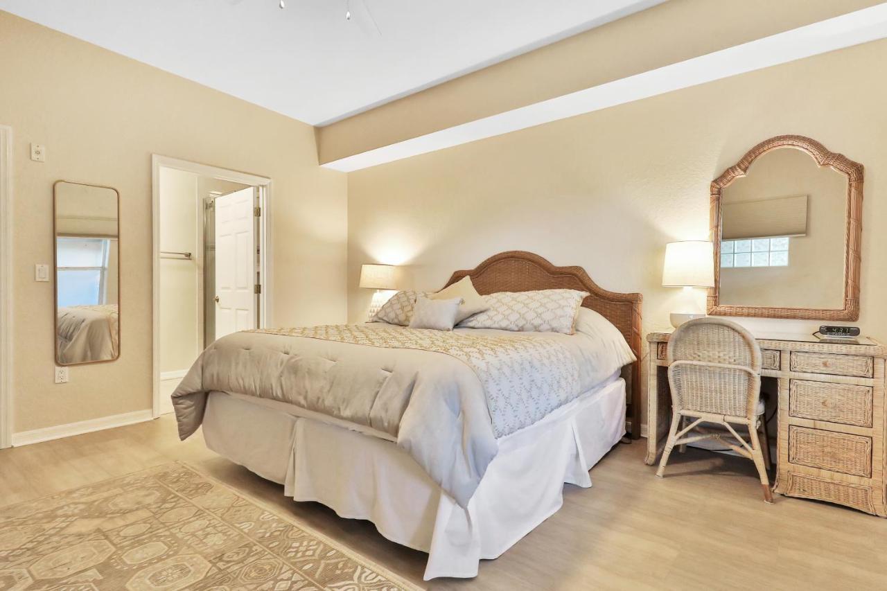 Apartment Oceanside 404