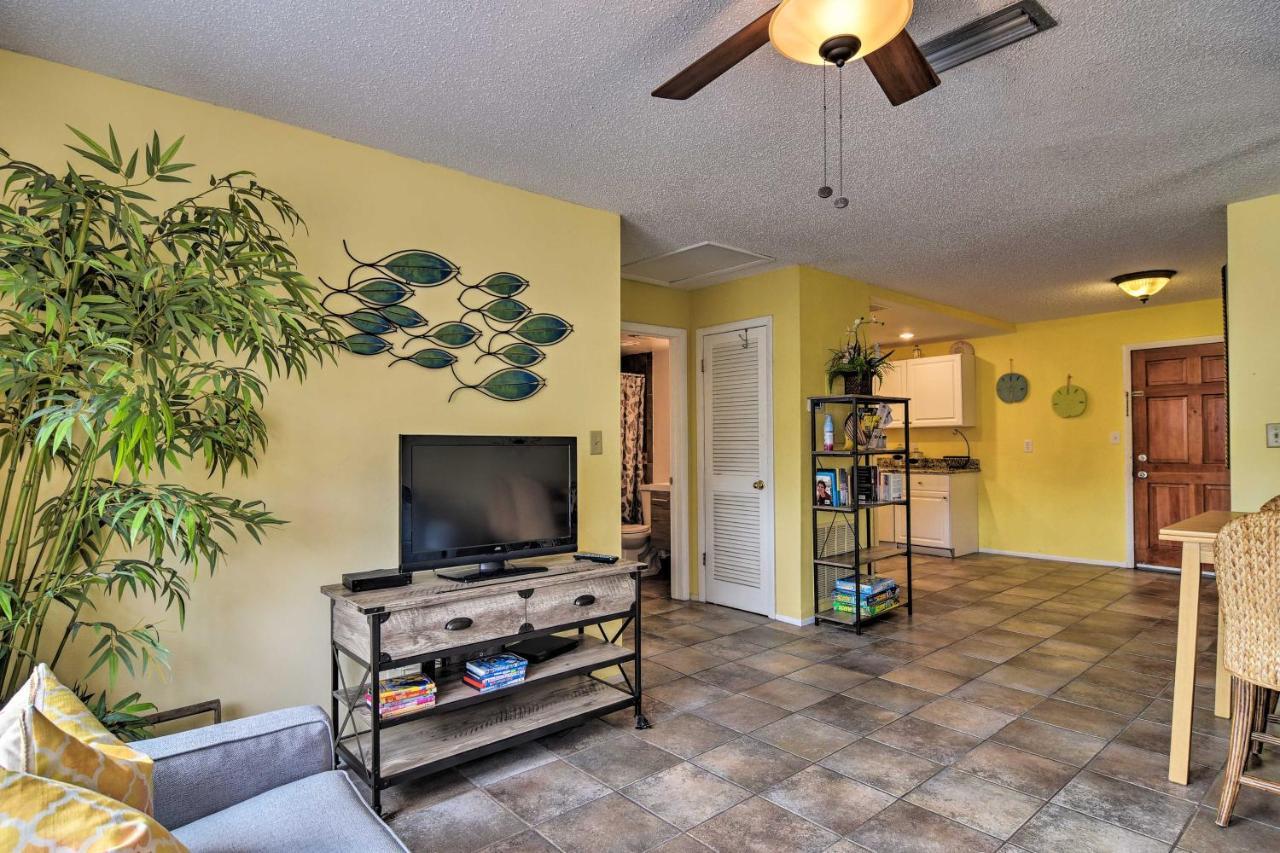Apartment Updated Near Ideal Walkable Location!
