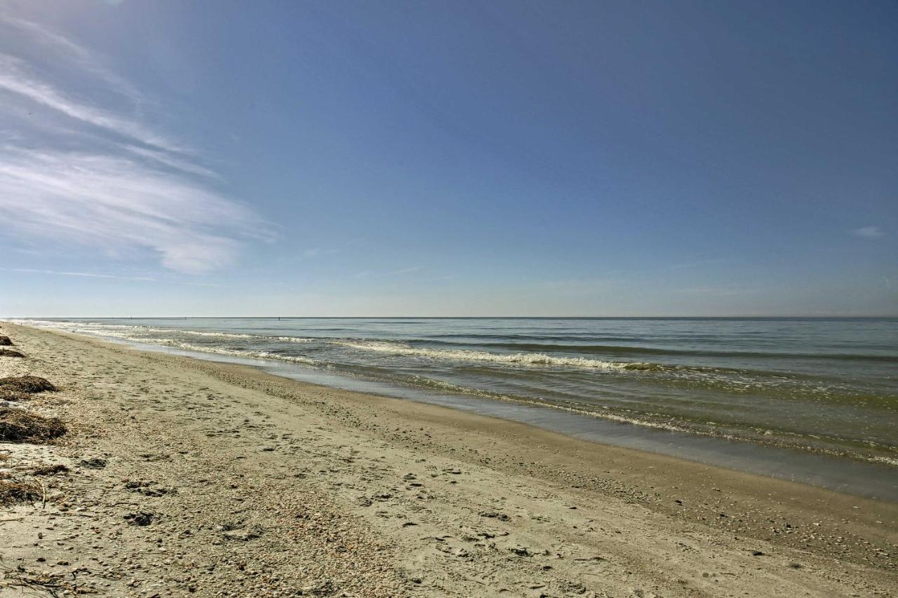 Waterfront Getaway With Pool And Dock - Walk To Beach! *