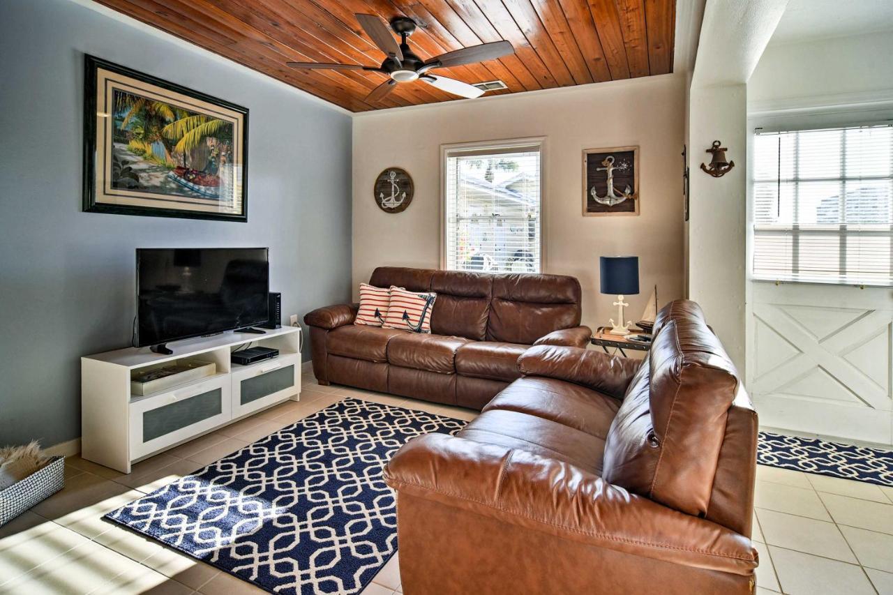 Holiday home Indian Shores With - Steps To Beach!