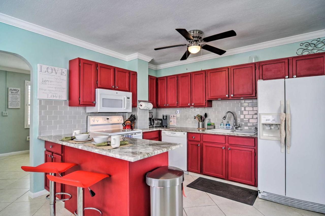 Holiday home Bayside Pad With Pool Access And Dock Half Mi To Clearwater Beach