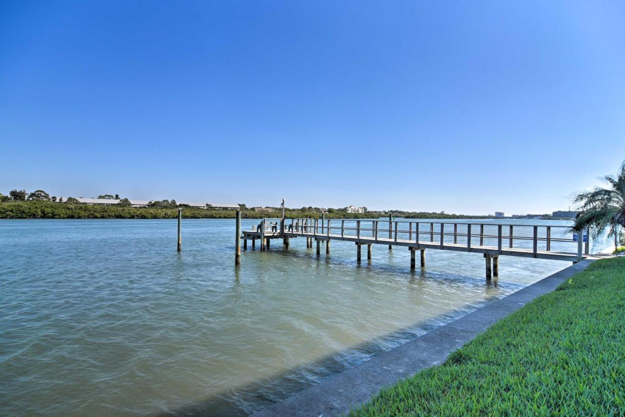 Apartment With Stunning Water Views And Large Balcony!