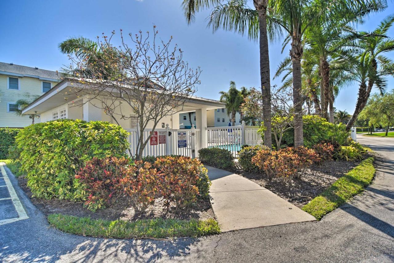 With Stunning Water Views And Large Balcony! Apartment Clearwater Beach