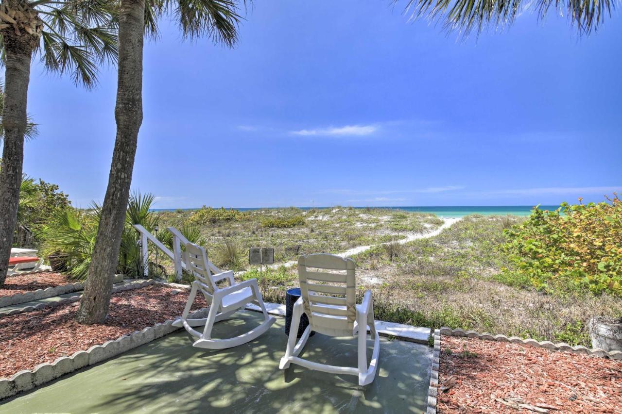 Apartment Updated Near Ideal Walkable Location!