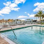 Dolphin\'S Cove - Clearwater Beach, Fl
