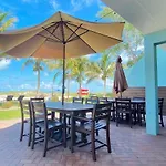 Bungalow Beach Place 1