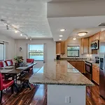 Bay Shores Yacht & Tennis 208, 2 Bedrooms, Sleeps 6, Heated Pool, Spa, Bay View