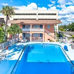 Echo Sails Motel
