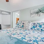 Bay Escape & Ocean Away