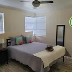 236E Beautiful Bungalow That Sleeps 6