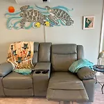 Guest Suite - Waterfront -Pool & Hot Tub- Walk To Beach