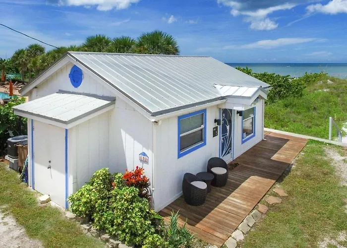 Binnie\'S Beachfront Bungalow