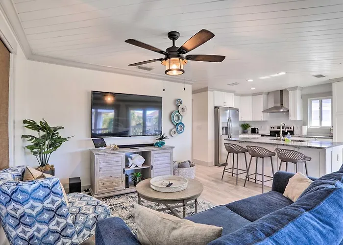 Walk To Beach Condo With Deck In Indian Shores