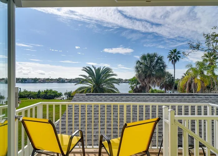 Indian Rocks Beach Getaway With Balcony And Bay View!