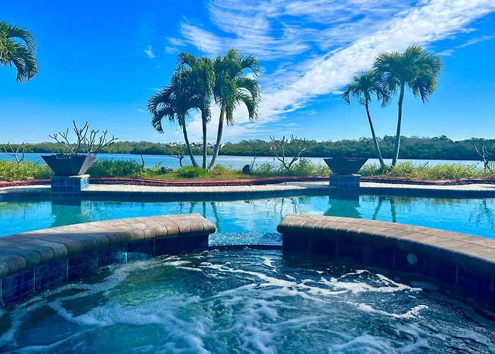 Guest Suite - Waterfront -Pool & Hot Tub- Walk To Beach