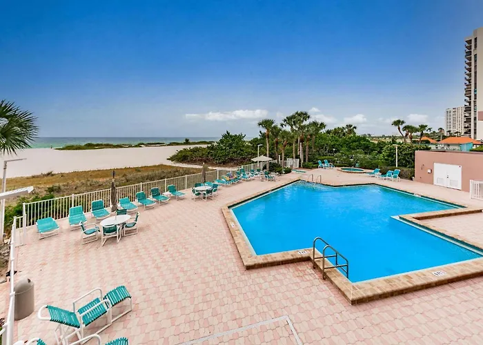 Crescent Beach Club 8C