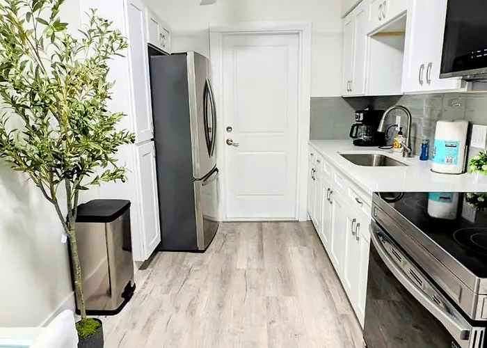 Sunny Shores Retreat 2